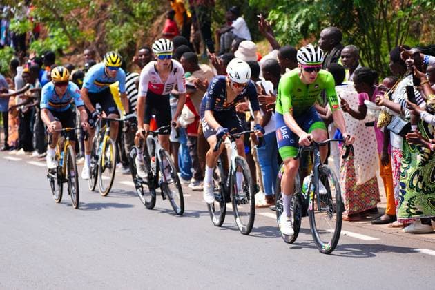 2025 UCI Road World Championships Picture by Zac Williams SWpix.com - 28 09 2025 - Cycling - 2025 UCI Road World Championships - Kigali Convention Centre, Kigali, Rwanda - Men Elite Road Race - Tadej Pogacar (Slovenia) drops Remco Evenepoel (Belgium) Copyright: x xSWpix.comx(t axPhotographyxHubxLtd)xZacxWilliams SWpix.comx SWP-3030-8705