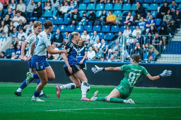 DFB Pokal Frauen 1 FC Magdeburg vs Hamburger SV, 28 09 25 Mia Büchele Hamburger SV, 17 is about Merle Hellwig 1 FC Magdeburg, 97 DFB Pokal Frauen 2025 2026, 1 Runde 1 FC Madgeburg vs Hamburger SV am 28 09 2025 in der Avnet Arena, Magdeburg DFB DFL REGULATIONS PROHIBIT ANY USE OF PHOTOGRAPHS AS IMAGE SEQUENCES AND OR QUASI VIDEO Copyright: xBEAUTIFULxSPORTS Tonhäuserx