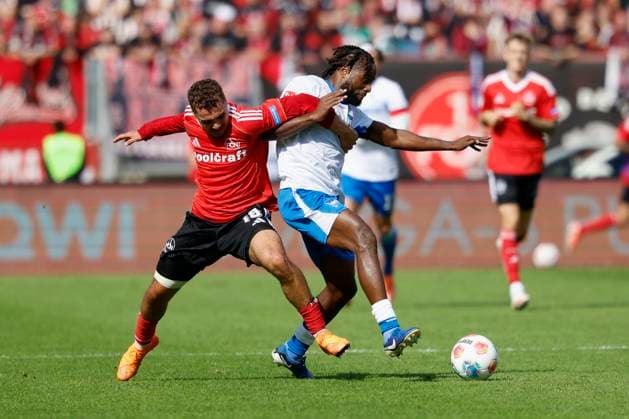 v l duel between Rafael Lubach 1 FC Nuernberg, 18 and Deyovaisio Zeefuik Hertha BSC, 42 28 09 2025, Football, 2 Bundesliga, 1 FC Nuernberg Hertha BSC, DEU, Nuremberg, Max Morlock Stadion, DFL REGULATIONS PROHIBIT ANY USE OF PHOTOGRAPHS AS IMAGE SEQUENCES AND OR QUASI VIDEO Copyright: HMBxMedia xHeikoxBecker