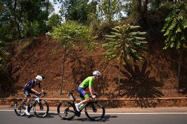 2025 UCI Road World Championships Picture by Zac Williams SWpix.com - 28 09 2025 - Cycling - 2025 UCI Road World Championships - Kigali Convention Centre, Kigali, Rwanda - Men Elite Road Race - Tadej Pogacar (Slovenia), Juan Ayuso (Spain) Copyright: x xSWpix.comx(t axPhotographyxHubxLtd)xZacxWilliams SWpix.comx SWP-3030-8718