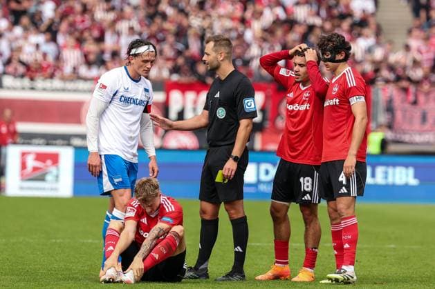 Yellow card for Fabian Reese 11 Hertha BSC Berlin by Referee Referee Marc Philip Eckermann after foul on Tim Drexler 15 1FC Nuernberg , with Rafael Lubach 18 1FC Nuernberg and Fabio Gruber 4 1FC Nuernberg , 1 FC Nuernberg vs Hertha BSC Berlin, DFL, 2 Bundesliga, Season 2025 2026, Max Morlock Stadion, Hinrunde, 7 Matchday, 28 09 2025 DFB regulations prohibit any use of photographs as image sequences and or quasi video Nuernberg Bayern Germany Copyright: xkolbert-press MartinxAgüerax