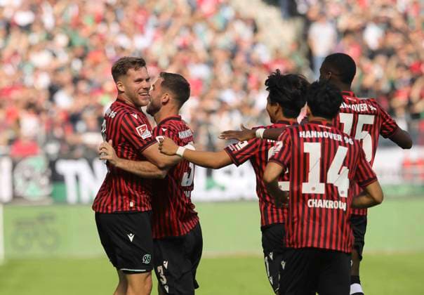 Photo Goal celebration at Hannover after the 1 0 , Paul Benjamin Källman H 96 and Boris Tomiak 3 are happy Football 2 Bundesliga , Matchday 7 on Sun 28 09 2025 Hannover 96 Arm Bielefeld