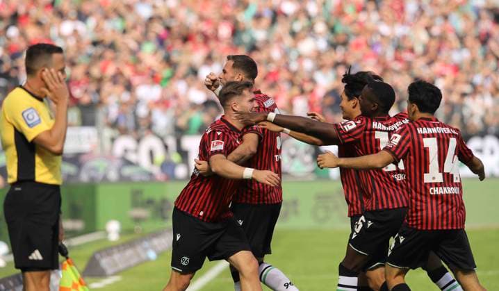Photo Goal celebration at Hannover after the 1 0 , Paul Benjamin Källman H 96 and Boris Tomiak 3 are happy Football 2 Bundesliga , Matchday 7 on Sun 28 09 2025 Hannover 96 Arm Bielefeld
