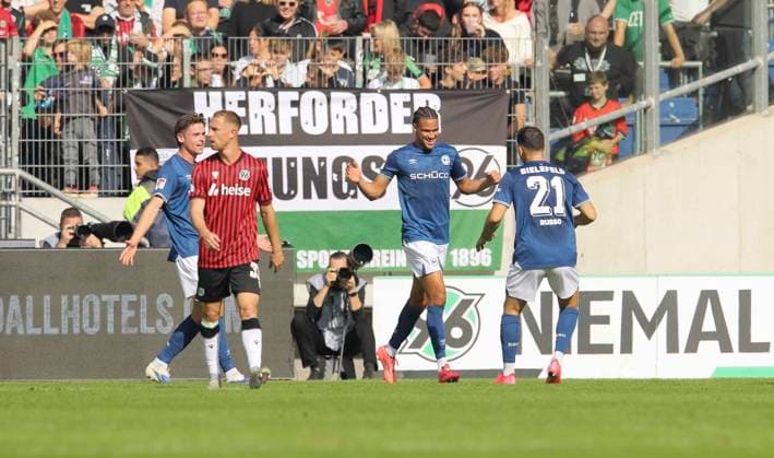 Photo Goal celebration at Bielefeld after the 0 1 by Joewl Rasmus FELIX Arminia Fußball 2 Bundesliga , 7 Spieltag am So 28 09 2025 Hannover 96 Arm Bielefeld