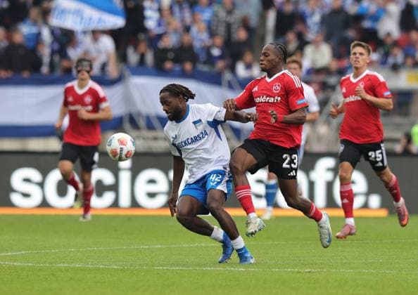 28 09 2025 Soccer Season 2025 2026 2 Soccer Bundesliga 07 Matchday 1 FC Nürnberg FCN Club Hertha BSC Berlin HBSC Sportfoto Zink DaMa xdaxmax DFL regulations prohibit any use of photographs as image sequences and or quasi video only for editorial use Deyovaisio Evan Zeefuik 42, Hertha BSC Berlin Mohamed Ali Zoma 23, 1 FC Nürnberg FCN