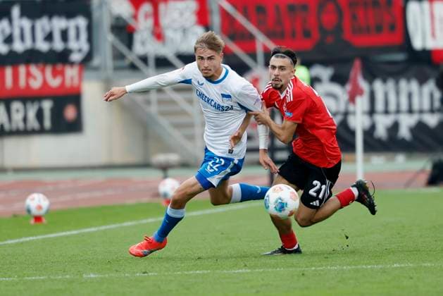 f l Marten Winkler Hertha BSC, 22 and Berkay YÄ±lmaz 1 FC Nuernberg, 21 , 28 09 2025, Football, 2 Bundesliga, 1 FC Nuernberg Hertha BSC, DEU, Nuremberg, Max Morlock Stadion, DFL REGULATIONS PROHIBIT ANY USE OF PHOTOGRAPHS AS IMAGE SEQUENCES AND OR QUASI VIDEO Copyright: HMBxMedia xHeikoxBecker