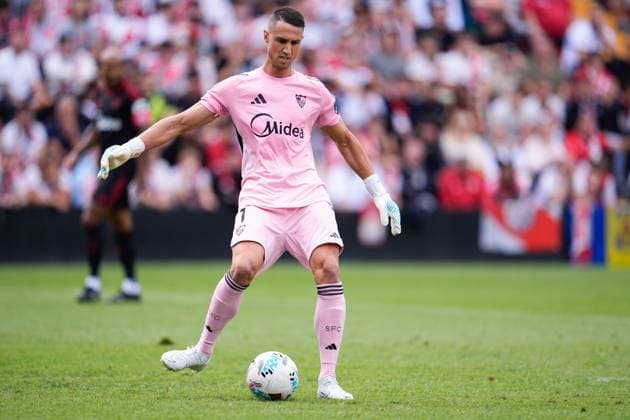 September 28, 2025, Madrid, Madrid, Spain: Odysseas Vlachodimos of Sevilla FC in action during the Spanish League, LaLiga EA Sports, football match played between Rayo Vallecano and Sevilla FC at Estadio de Vallecas on September 28, 2025, in Madrid, Spain. Madrid Spain - ZUMAa181 20250928_zaa_a181_024 Copyright: xDennisxAgyemanx