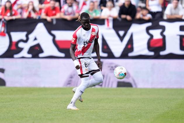 September 28, 2025, Madrid, Madrid, Spain: Pathe Ciss of Rayo Vallecano in action during the Spanish League, LaLiga EA Sports, football match played between Rayo Vallecano and Sevilla FC at Estadio de Vallecas on September 28, 2025, in Madrid, Spain. Madrid Spain - ZUMAa181 20250928_zaa_a181_025 Copyright: xDennisxAgyemanx
