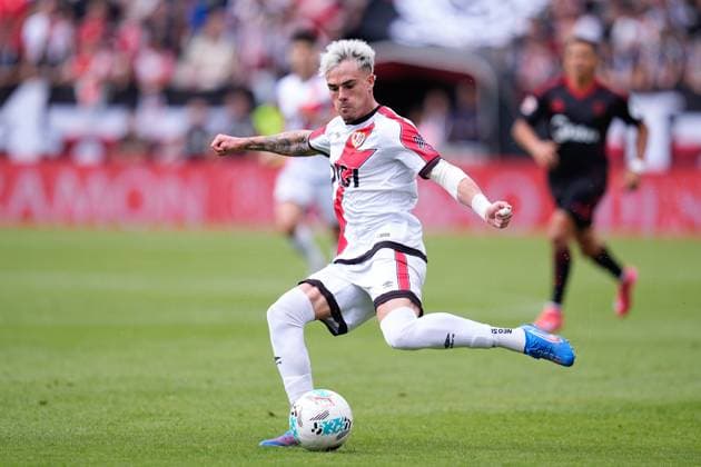 September 28, 2025, Madrid, Madrid, Spain: Pep Chavarria of Rayo Vallecano in action during the Spanish League, LaLiga EA Sports, football match played between Rayo Vallecano and Sevilla FC at Estadio de Vallecas on September 28, 2025, in Madrid, Spain. Madrid Spain - ZUMAa181 20250928_zaa_a181_026 Copyright: xDennisxAgyemanx
