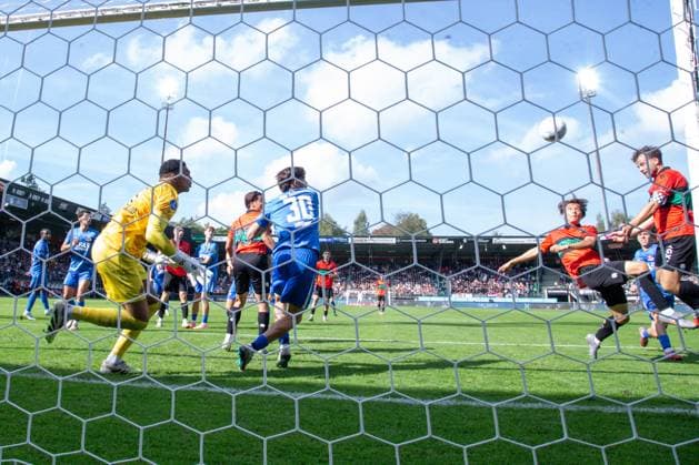 2025-09-28 NEC v AZ - Dutch Eredivisie NIJMEGEN, NETHERLANDS - SEPTEMBER 28: Dirk Proper of NEC scoring a goal, Goalkeeper Rome Jayden Owusu-Oduro of AZ Alkmaar uanble to deflect during the Dutch Eredivisie match between NEC and AZ at Goffertstadion on September 28, 2025 in Nijmegen, Netherlands. Nijmegen Goffertstadion Netherlands Content not available for redistribution in The Netherlands directly or indirectly through any third parties. Copyright: xBroerxvanxdenxBoomx