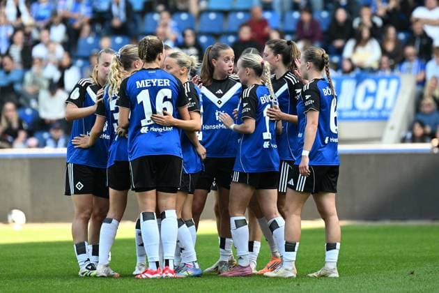 Soccer I Women I Season 2025 2026 I DFB Cup I 1 FC Magdeburg Hamburger SV I 28 09 2025 Goal celebration Victoria Schulz 19, Hamburger SV Mitte cheers with her team Magdeburg Avnet Arena Heinz Krügel Platz 1 Sachsen Anhalt Germany Copyright: xLobeca InesxHähnelx