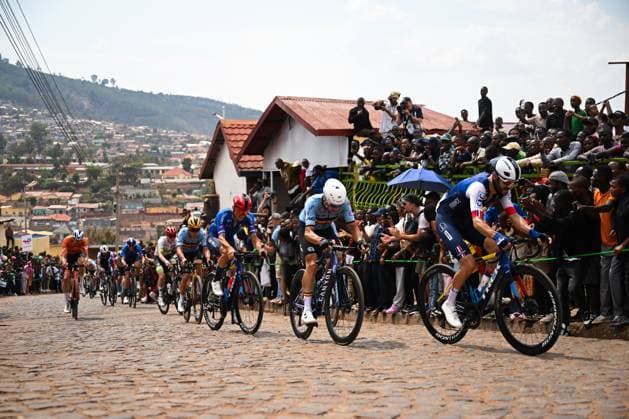 2025 UCI Road World Championships Picture by Chris Auld SWpix.com - 28 09 2025 - Cycling - 2025 UCI Road World Championships - Kigali Convention Centre, Kigali, Rwanda - Men Elite Road Race - Julien Bernard (France) climbing the Mur de Kigali Copyright: x xSWpix.comx(t axPhotographyxHubxLtd)xChrisxAuld SWpix.comx SWP-3030-8770