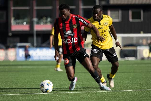 250928 Brommapojkarnas Isak Ssali Ssewankambo and Mjällbys Uba Charles Nwokoma during the football match in Allsvenskan between Brommapojkarna and Mjällby on September 28, 2025 in Stockholm  Copyright: EMMAxWALLSKOG BB250928EW030