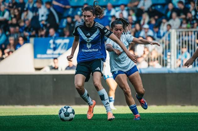 DFB Pokal Frauen 1 FC Magdeburg vs Hamburger SV, 28 09 25 Lotta Wrede Hamburger SV, 32 on the ball DFB Pokal Frauen 2025 2026, 1 Runde 1 FC Madgeburg vs Hamburger SV am 28 09 2025 in der Avnet Arena, Magdeburg DFB DFL REGULATIONS PROHIBIT ANY USE OF PHOTOGRAPHS AS IMAGE SEQUENCES AND OR QUASI VIDEO Copyright: xBEAUTIFULxSPORTS Tonhäuserx