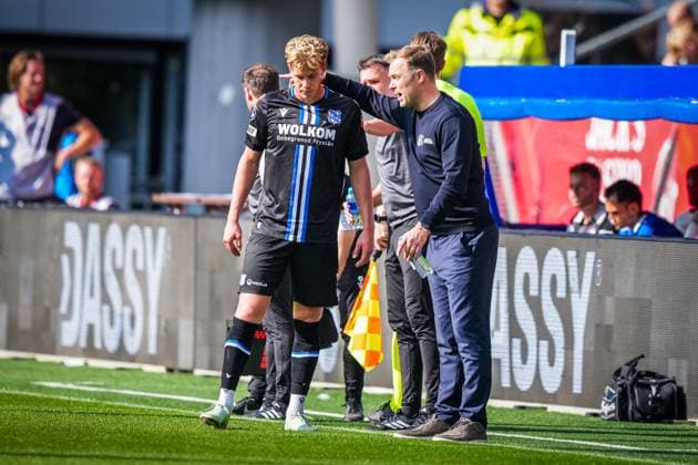 UTRECHT , 28-09-2025 , stadium Galgenwaard , season 2025 2026 , Dutch Eredivisie football , match between FC Utrecht and sc Heerenveen , picture shows SC Heerenveen trainer coach Robin Veldman and SC Heerenveen player Maas Willemsen Utrecht - Heerenveen  x31247847x Copyright: