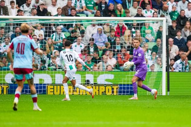 Eredivisie: FC Groningen v Feyenoord Rotterdam Groningen - Goalkeeper Timon Wellenreuther of Feyenoord Rotterdam during the seventh competition round of the 2025 2026 Eredivisie season. The match is set between FC Groningen and Feyenoord Rotterdam at De Euroborg on 28 September 2025 in Groningen, The Netherlands. Copyright: xYannickxVerhoevenx