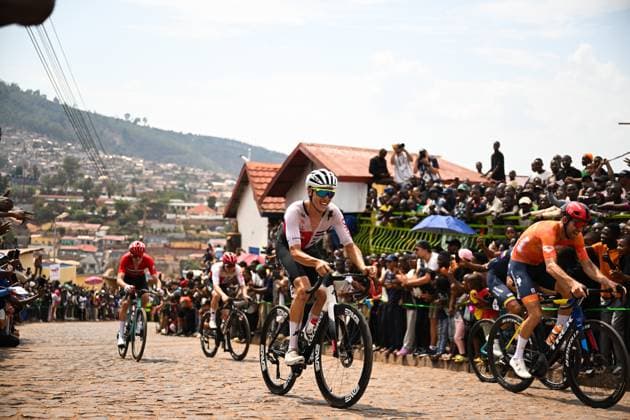 2025 UCI Road World Championships Picture by Chris Auld SWpix.com - 28 09 2025 - Cycling - 2025 UCI Road World Championships - Kigali Convention Centre, Kigali, Rwanda - Men Elite Road Race - Jan Christen (Switzerland) climbing the Mur de Kigali Copyright: x xSWpix.comx(t axPhotographyxHubxLtd)xChrisxAuld SWpix.comx SWP-3030-8786