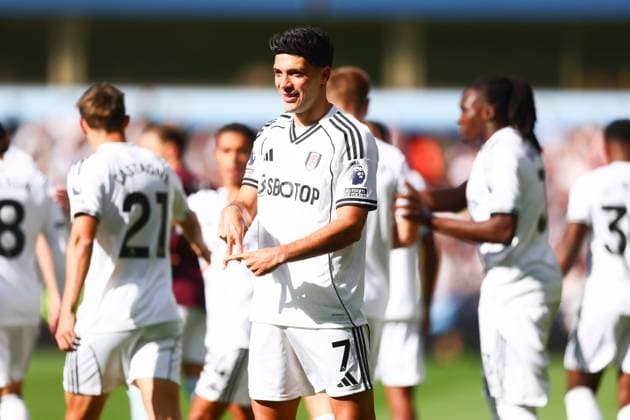Raul Jimenez of Fulham scores to make it 0-1 and celebrates Aston Villa v Fulham, Premier League, Football, Villa Park, Birmingham, UK - 28 Sep 2025Birmingham Villa Park United Kingdom EDITORIAL USE ONLY No use with unauthorised audio, video, data, fixture lists, club league logos or live services. Online in-match use limited to 120 images, no video emulation. No use in betting, games or single club league player publications. Copyright: xPaulxCurrie Shutterstockx 15503933cg