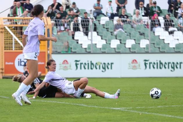 Soccer DFB Pokal Women BSG Chemie Leipzig vs FC Carl Zeiss Jena 28 09 2025 Anna Margraf 18, Carl Zeiss Jena is fouled, the subsequent free kick brings the goal to 0 1 lead Soccer, DFB Pokal Women, Season 2025 2026, 1 Round BSG Chemie Leipzig vs FC Carl Zeiss Jena on 28 09 2025 at Alfred Kunze Sportpark, Leipzig Leutzsch Copyright: xBEAUTIFULxSPORTS JanxKaeferx