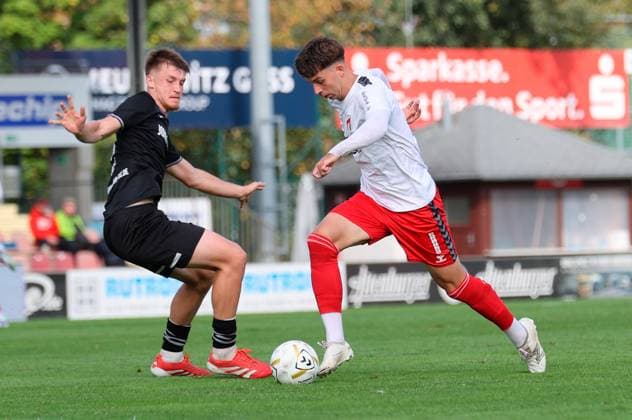 Sport Men Soccer Soccer Regionalliga Nord Ost Season 2025 26 10 Matchday 28 09 2025 Bluechip Arena Meuselwitz Thuringia ZFC Meuselwitz Greifswalder FC Christoph Pauling ZFC white red Edgar Kaizer Greifswald Meuselwitz Thuringia Germany