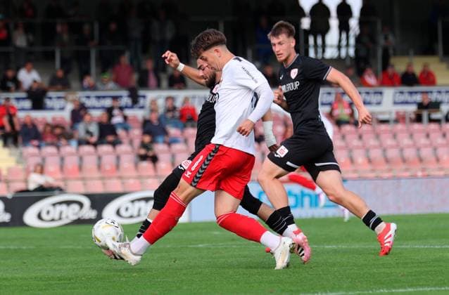 Sport Men Soccer Soccer Regionalliga Nord Ost Season 2025 26 10 Matchday 28 09 2025 Bluechip Arena Meuselwitz Thuringia ZFC Meuselwitz Greifswalder FC Christoph Pauling ZFC white red Diren Mehmet Gümay and Edgar Kaizer r both Greifswld Meuselwitz Thuringia Germany