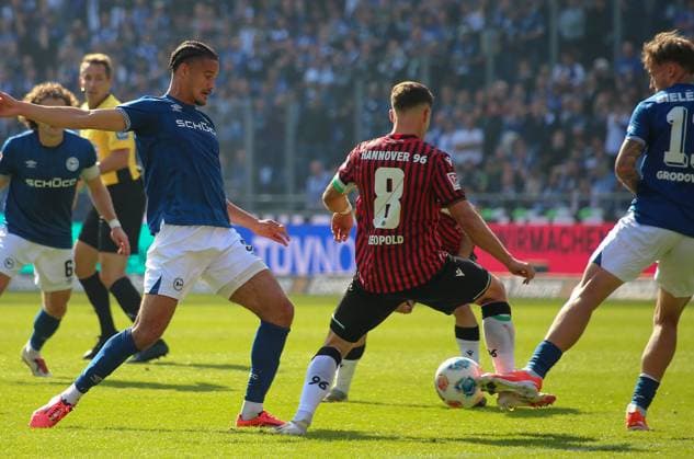 Germany Soccer 2 Bundesliga 2025 26, 7 Matchday Hannover 96 vs Arminia Bielefeld Heinz von Heiden Arena Stadion Hannover Enzo Leopold Hannover 96, 8 Hannover Copyright: xAymanxAlahmedx