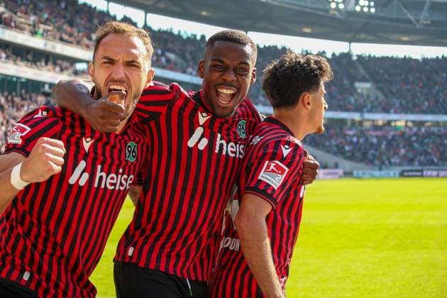 Germany Soccer 2 Bundesliga 2025 26, 7 Matchday Hannover 96 vs Arminia Bielefeld Heinz von Heiden Arena Stadion Hannover Goal celebration Husseyn Chakroun Hannover 96, 14 Virgil GhiÅ£Äƒ Virgil Ghita Hannover 96, 5 Hannover Copyright: xAymanxAlahmedx