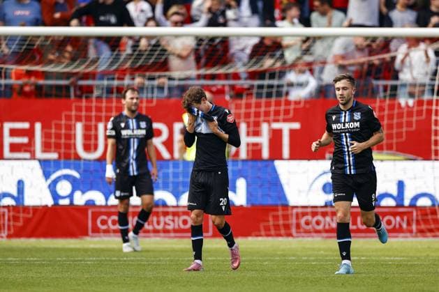 UTRECHT (L-R) Jacob Trenskow of SC Heerenveen, Dylan Vente of SC Heerenveen disappointed during the Dutch Eredivisie match between FC Utrecht and SC Heerenveen at the Galgenwaard Stadium on September 28, 2025, in Utrecht, Netherlands. ANP MAURICE VAN STEEN Eredivisie 2025 26 xVIxANPxSportx xxANPxIVx 537731652 originalFilename: 537731652.jpg
