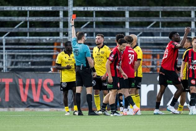 250928 Mjällbys Uba Charles Nwokoma receives a red card during the football match in Allsvenskan between Brommapojkarna and Mjällby on September 28, 2025 in Stockholm  Copyright: EMMAxWALLSKOG BB250928EW042
