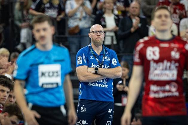 DAIKIN HBL SG Flensburg Handewitt vs FRISCH AUF Göppingen 28 09 25 Ales Pajovic Coach Coach, SG Flensburg Handewitt DAIKIN HBL SG Flensburg Handewitt vs FRISCH AUF Göppingen, GP JOULE Arena on 28 09 25 Copyright: xBEAUTIFULxSPORTS MarioxM.xKobergx
