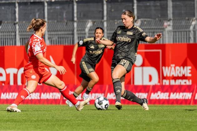Match scene, duel, ball action, f l Nadine Anstatt 1 FSV Mainz 05, 27 , Samantha Steuerwald 1 FC Union Berlin, 19 , GER, 1 FSV Mainz 05 vs 1 FC Union Berlin, Football, DFB Pokal der Frauen, 1 Runde, Saison 2025 2026, 28 09 2025, DFB REGULATES PROHIBIT ANY USE OF PHOTOGRAPHS AS IMAGE SEQUENCES AND OR QUASI VIDEO, GER, 1 FSV Mainz 05 vs 1 FC Union Berlin, Football, DFB Pokal der Frauen, 1 Runde, Saison 2025 2026, 28 09 2025 Mainz Copyright: xEibner-Pressefoto Jan-NiclasxGrox EP_JGG