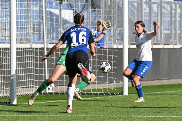 Soccer I Women I Season 2025 2026 I DFB Cup I 1 FC Magdeburg Hamburger SV I 28 09 2025 Goal Christin Martina Ingrid Meyer 16, Hamburger SV into the far corner, Yona Schulz 15, 1 FC Magdeburg r cannot prevent the goal Magdeburg Avnet Arena Heinz Krügel Platz 1 Sachsen Anhalt Germany Copyright: xLobeca InesxHähnelx