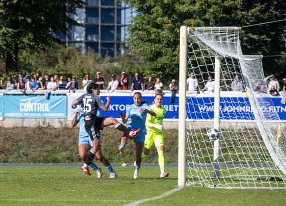 Soccer, Women, Season 2025 2026, DFB Pokal 1 Round , FC Viktoria 89 Berlin Eintracht Frankfurt, f l Remina Chiba Eintracht Frankfurt scores the goal to 1-2 against goalkeeper Michele Tschudin FC Viktoria 1889 Berlin , 28 09 2025, Copyright: xMatthiasxKochx