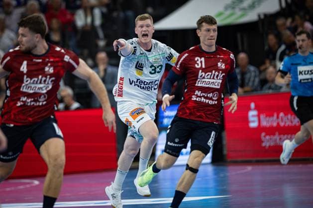 DAIKIN HBL SG Flensburg Handewitt vs FRISCH AUF Göppingen 28 09 25 Ymir Örn Gislason Nr 33, Frisch auf Göppingen DAIKIN HBL SG Flensburg Handewitt vs FRISCH AUF Göppingen, GP JOULE Arena on 28 09 25 Copyright: xBEAUTIFULxSPORTS MarioxM.xKobergx