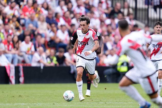 September 28, 2025, Madrid, Madrid, Spain: Pedro Diaz of Rayo Vallecano in action during the Spanish League, LaLiga EA Sports, football match played between Rayo Vallecano and Sevilla FC at Estadio de Vallecas on September 28, 2025, in Madrid, Spain. Madrid Spain - ZUMAa181 20250928_zaa_a181_045 Copyright: xDennisxAgyemanx