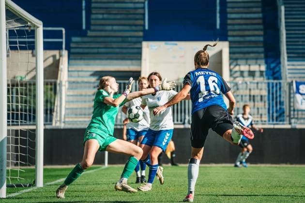 DFB Pokal Frauen 1 FC Magdeburg vs Hamburger SV, 28 09 25 Christin Meyer Hamburger SV, 16 heads to 2 0 DFB Pokal Frauen 2025 2026, 1 Runde 1 FC Madgeburg vs Hamburger SV am 28 09 2025 in der Avnet Arena, Magdeburg DFB DFL REGULATIONS PROHIBIT ANY USE OF PHOTOGRAPHS AS IMAGE SEQUENCES AND OR QUASI VIDEO Copyright: xBEAUTIFULxSPORTS Tonhäuserx