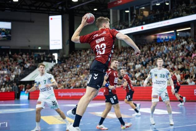 DAIKIN HBL SG Flensburg Handewitt vs FRISCH AUF Göppingen 28 09 25 Domen Novak No 63, SG Flensburg Handewitt in attack DAIKIN HBL SG Flensburg Handewitt vs FRISCH AUF Göppingen, GP JOULE Arena on 28 09 25 Copyright: xBEAUTIFULxSPORTS MarioxM.xKobergx