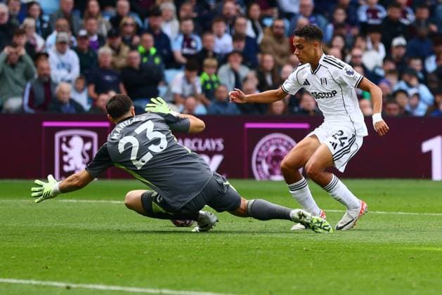 Joshua King of Fulham is booked for a dive with Emiliano Martinez of Aston Villa Aston Villa v Fulham, Premier League, Football, Villa Park, Birmingham, UK - 28 Sep 2025Birmingham Villa Park United Kingdom EDITORIAL USE ONLY No use with unauthorised audio, video, data, fixture lists, club league logos or live services. Online in-match use limited to 120 images, no video emulation. No use in betting, games or single club league player publications. Copyright: xPaulxCurrie Shutterstockx 15503933cz