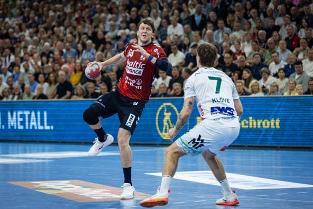 DAIKIN HBL SG Flensburg Handewitt vs FRISCH AUF Göppingen 28 09 25 Lasse Kjaer Møller Nr 64, SG Flensburg Handewitt vs Victor Klöve Nr 07, Frisch auf Göppingen DAIKIN HBL SG Flensburg Handewitt vs FRISCH AUF Göppingen, GP JOULE Arena on 28 09 25 Copyright: xBEAUTIFULxSPORTS MarioxM.xKobergx