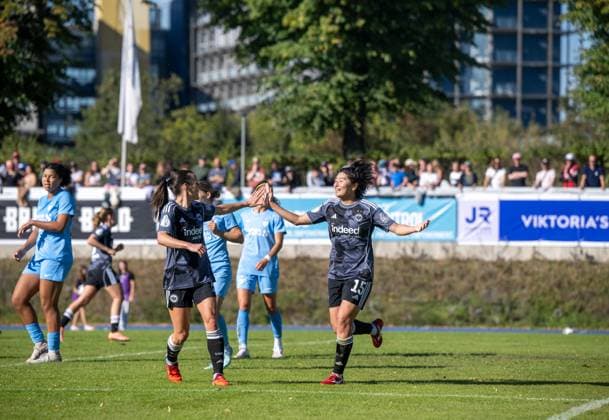 Soccer, Women, Season 2025 2026, DFB Pokal 1 Round , FC Viktoria 89 Berlin Eintracht Frankfurt, f l Hayley Raso Eintracht Frankfurt , Remina Chiba Eintracht Frankfurt , Cheering after scoring 1 2, 28 09 2025, Copyright: xMatthiasxKochx