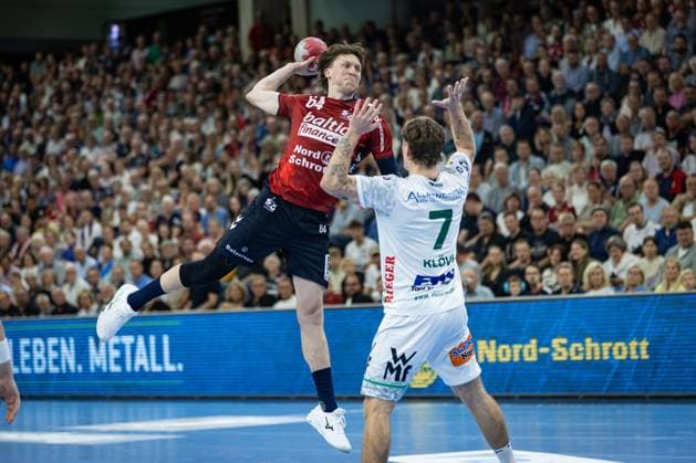 DAIKIN HBL SG Flensburg Handewitt vs FRISCH AUF Göppingen 28 09 25 Lasse Kjaer Møller Nr 64, SG Flensburg Handewitt vs Victor Klöve Nr 07, Frisch auf Göppingen DAIKIN HBL SG Flensburg Handewitt vs FRISCH AUF Göppingen, GP JOULE Arena on 28 09 25 Copyright: xBEAUTIFULxSPORTS MarioxM.xKobergx