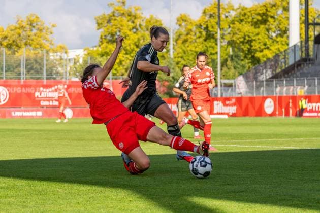 Match scene, duel, ball action, f l Anna Donner 1 FSV Mainz 05, 15 , Dina Orschmann 1 FC Union Berlin, 11 , GER, 1 FSV Mainz 05 vs 1 FC Union Berlin, Football, Womens DFB Cup, 1 round, 2025 2026 season, 28 09 2025, DFB REGULATES PROHIBIT ANY USE OF PHOTOGRAPHS AS IMAGE SEQUENCES AND OR QUASI VIDEO, GER, 1 FSV Mainz 05 vs 1 FC Union Berlin, Football, DFB Pokal der Frauen, 1 Runde, Saison 2025 2026, 28 09 2025 Mainz Copyright: xEibner-Pressefoto Jan-NiclasxGrox EP_JGG