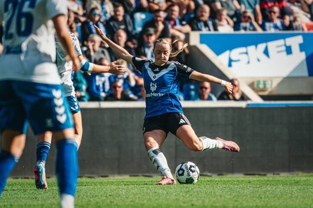 DFB Pokal Women 1 FC Magdeburg vs Hamburger SV, 28 09 25 Mia Büchele Hamburger SV, 17 shoots DFB Pokal Women 2025 2026, 1 round 1 FC Madgeburg vs Hamburger SV on 28 09 2025 at Avnet Arena, Magdeburg DFB DFL REGULATIONS PROHIBIT ANY USE OF PHOTOGRAPHS AS IMAGE SEQUENCES AND OR QUASI VIDEO Copyright: xBEAUTIFULxSPORTS Tonhäuserx