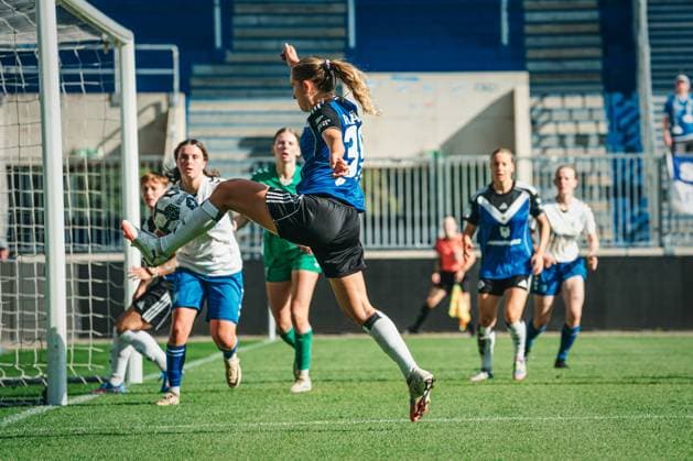 DFB Pokal Frauen 1 FC Magdeburg vs Hamburger SV, 28 09 25 Nina Räcke Hamburger SV, 39 shoots on goal DFB Pokal Frauen 2025 2026, 1 Runde 1 FC Madgeburg vs Hamburger SV am 28 09 2025 in der Avnet Arena, Magdeburg DFB DFL REGULATIONS PROHIBIT ANY USE OF PHOTOGRAPHS AS IMAGE SEQUENCES AND OR QUASI VIDEO Copyright: xBEAUTIFULxSPORTS Tonhäuserx