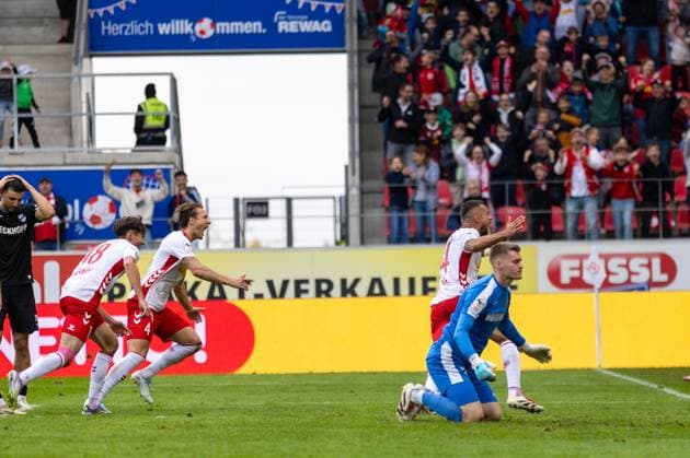 28 09 2025, Soccer, GER, Season, 3 Liga, Season 2025 2026, 8 Matchday, SSV Jahn Regensburg SC Verl Cheering after the 1 0 by Robin Ziegele SSV Jahn Regensburg DFL REGULATIONS PROHIBIT ANY USE OF PHOTOGRAPHS AS IMAGE SEQUENCES AND OR QUASI VIDEO