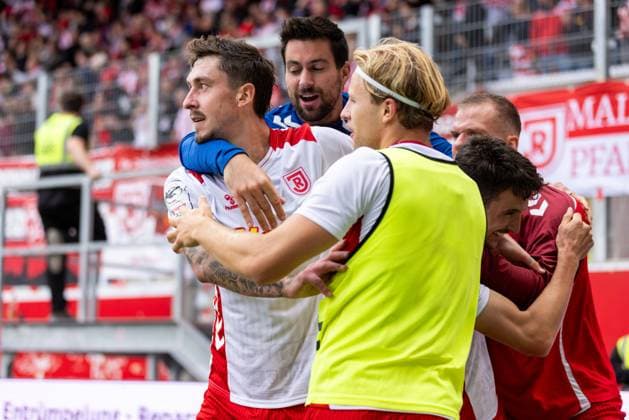 28 09 2025, Soccer, GER, Season, 3 Liga, Season 2025 2026, 8 Matchday, SSV Jahn Regensburg SC Verl Cheering after the 1 0 by Robin Ziegele SSV Jahn Regensburg DFL REGULATIONS PROHIBIT ANY USE OF PHOTOGRAPHS AS IMAGE SEQUENCES AND OR QUASI VIDEO