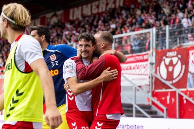 28 09 2025, Soccer, GER, Season, 3 Liga, Season 2025 2026, 8 Matchday, SSV Jahn Regensburg SC Verl Cheering after the 1 0 by Robin Ziegele SSV Jahn Regensburg DFL REGULATIONS PROHIBIT ANY USE OF PHOTOGRAPHS AS IMAGE SEQUENCES AND OR QUASI VIDEO