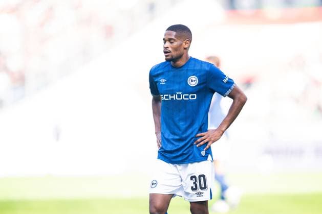 28 09 2025 Soccer, 2025 2026, 2 Bundesliga, 7 Matchday, Hannover 96 DSC Arminia Bielefeld Isaiah Young Bielefeld DFL REGULATIONS PROHIBIT ANY USE OF PHOTOGRAPHS AS IMAGE SEQUENCES AND OR QUASI VIDEO