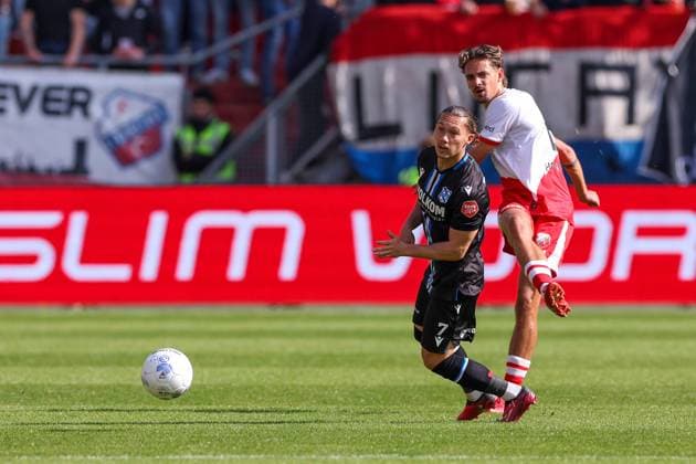 2025-09-28 FC Utrecht v SC Heerenveen - Dutch Eredivisie UTRECHT, NETHERLANDS - SEPTEMBER 28: Siebe Horemans of FC Utrecht, Maxence Rivera of sc Heerenveen during the Dutch Eredivisie match between FC Utrecht and SC Heerenveen at Stadion de Galgenwaard on September 28, 2025 in Utrecht, Netherlands. Utrecht Stadion de Galgenwaard Netherlands Content not available for redistribution in The Netherlands directly or indirectly through any third parties. Copyright: xBenxGalx