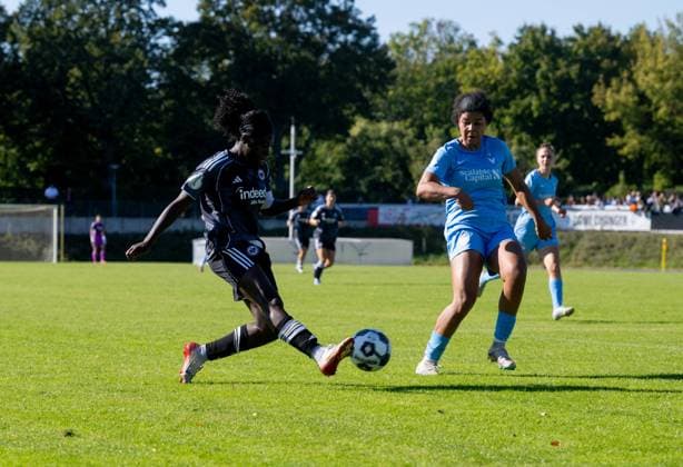 Soccer, Women, Season 2025 2026, DFB Pokal 1 Round , FC Viktoria 89 Berlin Eintracht Frankfurt, f l Nicole Anyomi Eintracht Frankfurt , Victoria Ezebinyuo FC Viktoria 1889 Berlin , 28 09 2025, Copyright: xMatthiasxKochx